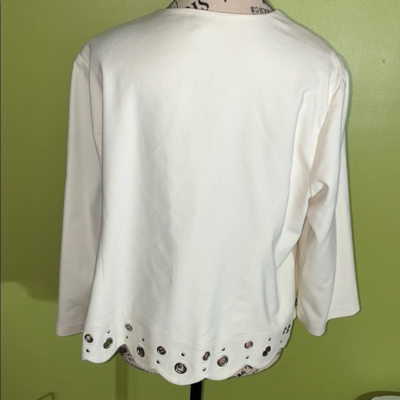 Roz & Ali Cream Blouse - Picture 2 of 6